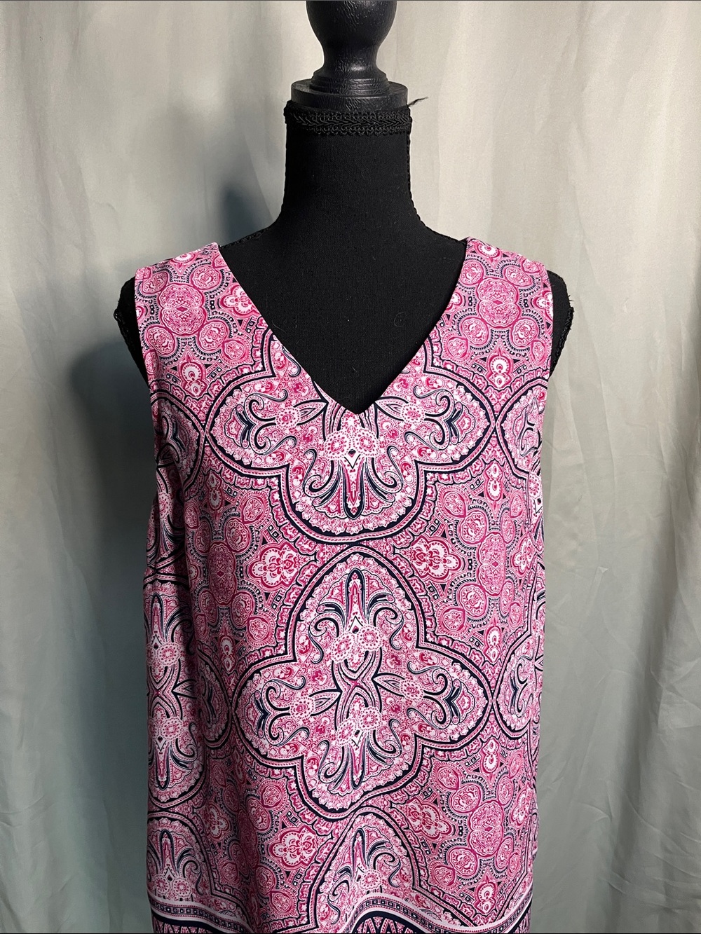 Violet + Claire Pink Paisley V-Neck Sleeveless Tank Top Tunic Medium